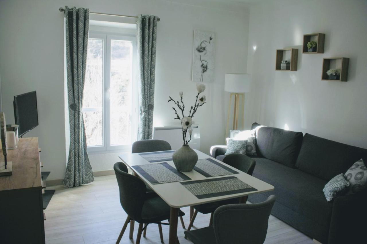 Charmant Appartement Au Coeur Des Gres D Annot Exterior photo