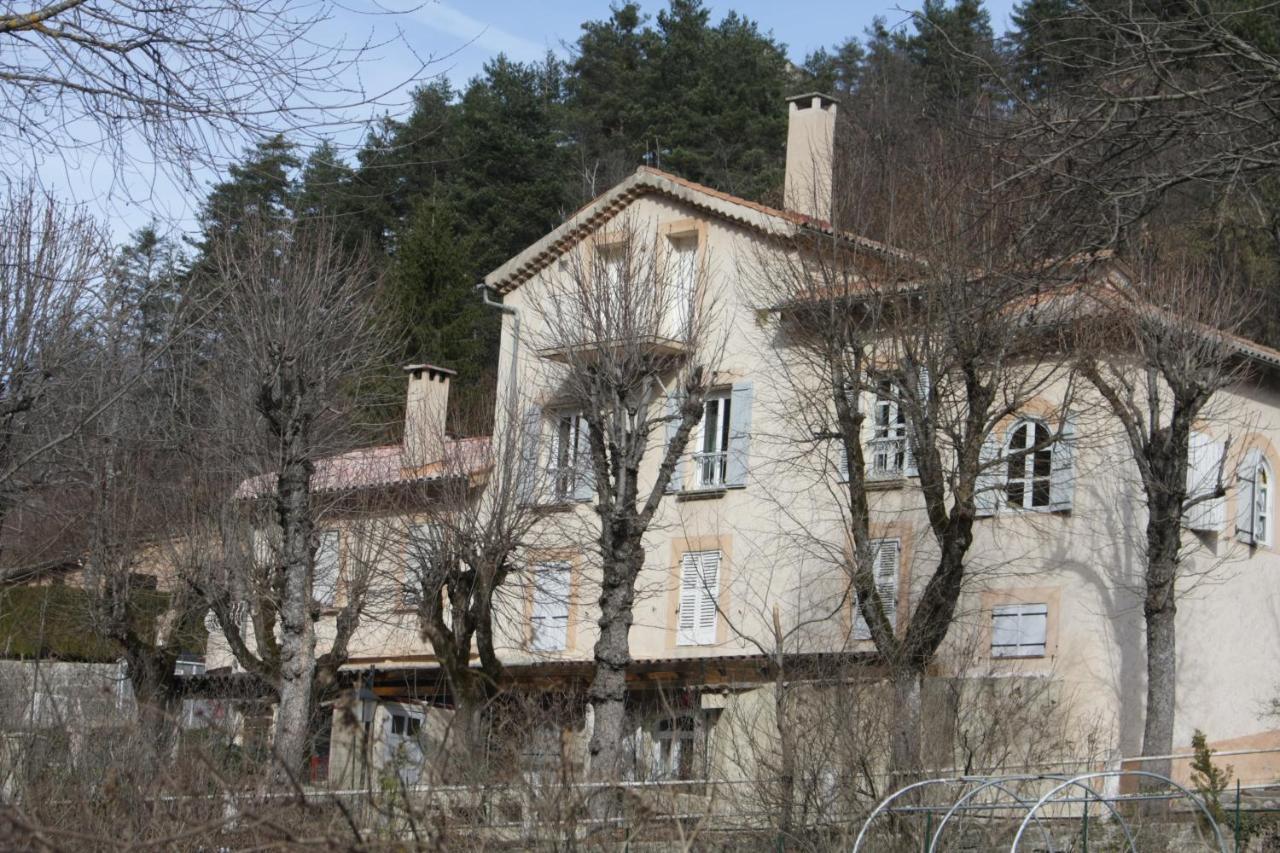 Charmant Appartement Au Coeur Des Gres D Annot Exterior photo